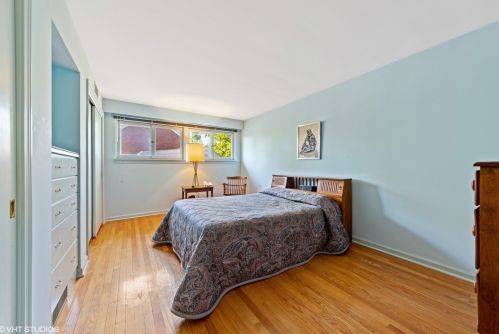 333 Sturges Pkwy, Elmhurst IL 60126-3339 exterior