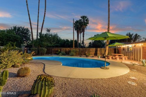 8051 14 Ave, Phoenix AZ 85023-2585 exterior