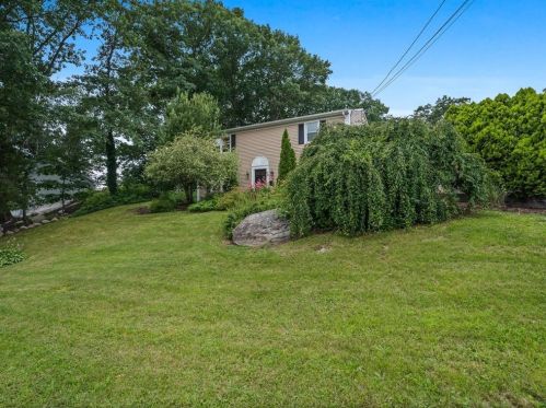 80 Locust Ave, Providence, RI 02911-1817