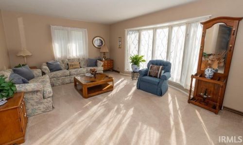 140 Manchester Dr, Mishawaka IN 46544-3526 exterior