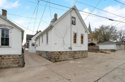 1422 Hayes Ave, Milwaukee WI  53215-3139 exterior