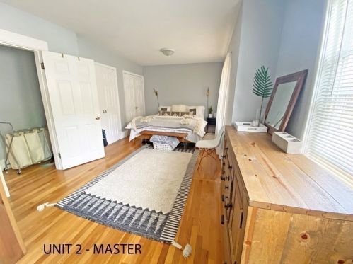 104 Side Pkwy, Newton MA 02458-1816 exterior