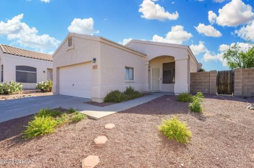 8557 Camino Bengala, Tucson AZ  85747-5165 exterior