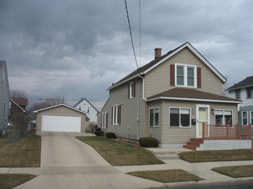 1022 23 St, Manitowoc WI 54220-2403 exterior