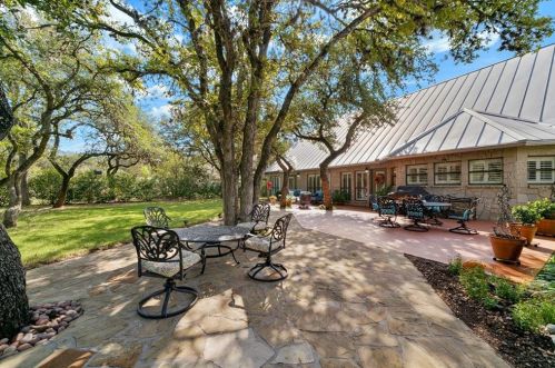 5703 Lockhill Rd, San Antonio TX 78240-1620 exterior