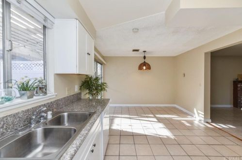 1407 Sycamore Ave, Tustin CA 92780-6279 exterior