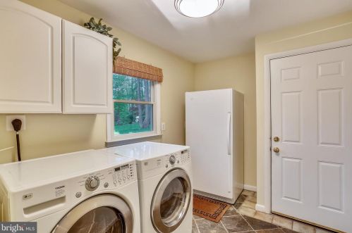 12908 Circle Dr, Rockville MD 20850-3717 exterior