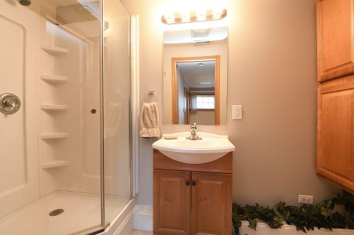 6221 Knox Ave, Chicago IL  60646-5029 exterior