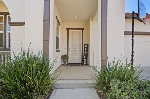 1072 La Paloma St, Turlock CA  95382-0485 exterior