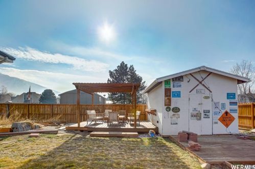 11104 Londonderry Dr, Sandy UT 84070 exterior