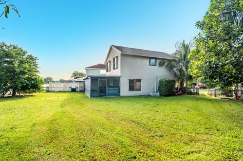 5807 Northpointe Ln, Boynton Beach FL 33437-2008 exterior