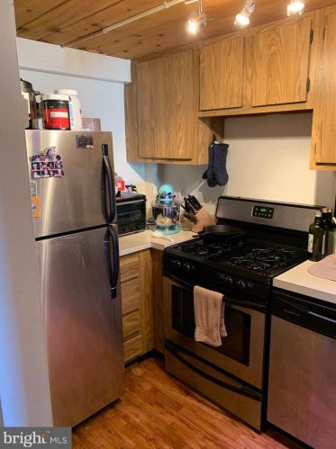 870 28th St, Philadelphia PA 19130-1732 exterior