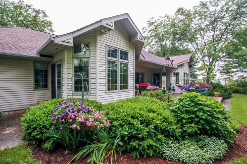 2425 58 St, Fennville MI 49408-8417 exterior