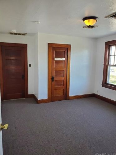 341 Chapman St, New Britain CT 06051-2809 exterior