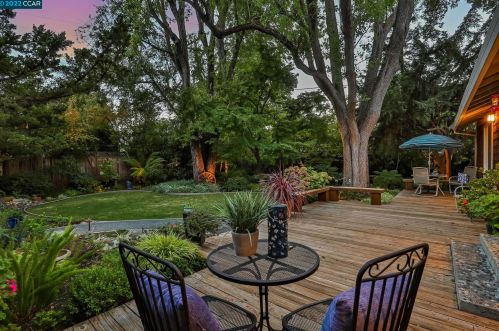 81 Byron Dr, Concord CA 94523-4102 exterior