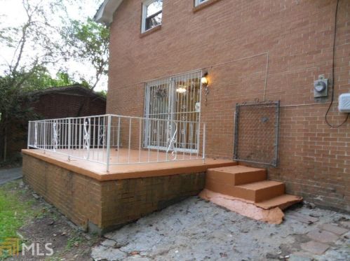 2327 Jones Rd, Atlanta GA  30318-5915 exterior