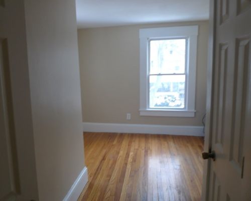 202 Dunmoreland St, Springfield MA 01109-3219 exterior