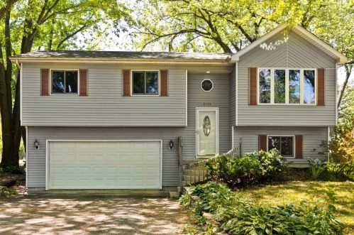 9105 Pine Ave, Bull Valley, IL 60097-8206