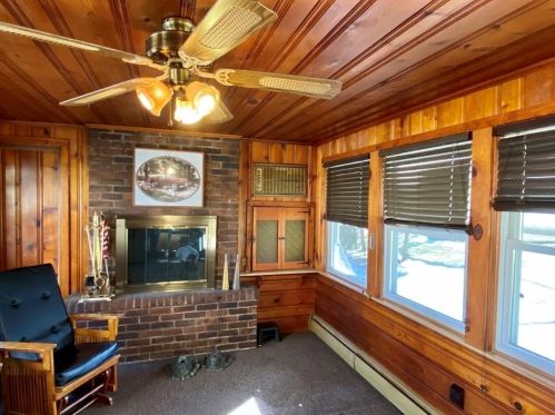 161 Lawnwood Ave, Springfield, MA 01106-3048