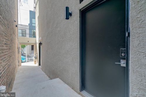 721 3rd St, Philadelphia PA 19123-2903 exterior