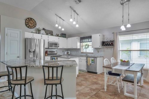 9616 Long Meadow Dr, Tampa FL  33615-1236 exterior