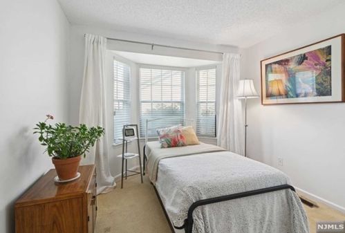 72 Fromm Ct, Mahwah NJ  07430-2958 exterior