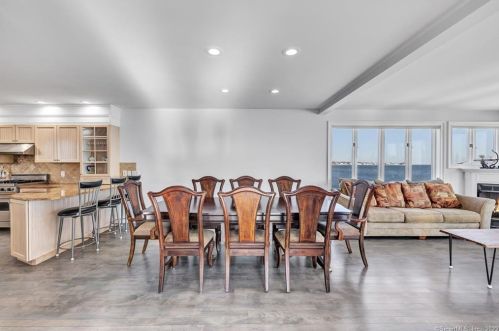 4 Lawrence Ct, Milford CT 06460-7336 exterior