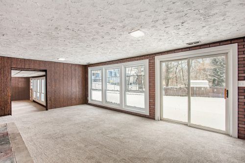 2161 Holliday Dr, Wyoming MI exterior