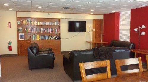 25 Huntington Cir, Peekskill NY 10566-2558 exterior