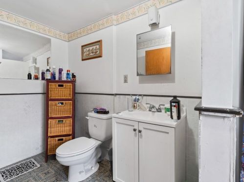 88 Prospect St, Woonsocket RI 02895-1910 exterior