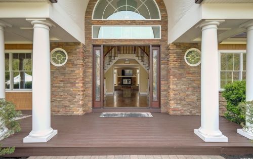 130 Old Country Rd, Huntington Station, NY 11747-2009