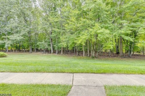 39 Wareham Ct, Scotch Plains NJ 07076-3132 exterior