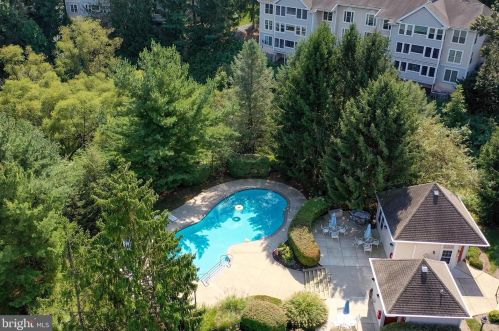 804 Country Pl Dr, Lancaster PA 17601-1793 exterior