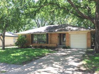 8927 Liptonshire Dr, Dallas TX  75238-3643 exterior