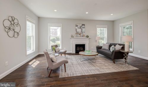 300 Mount Vernon Ave, Alexandria VA  22301-2232 exterior