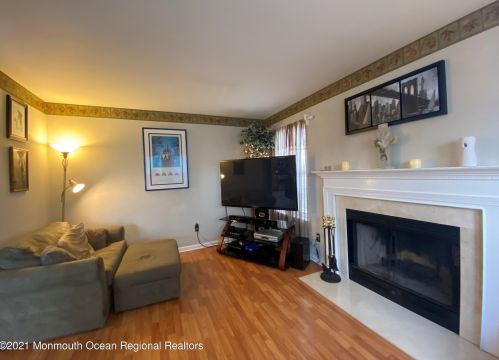 57 Dunham Ave, Edison NJ 08817-3362 exterior