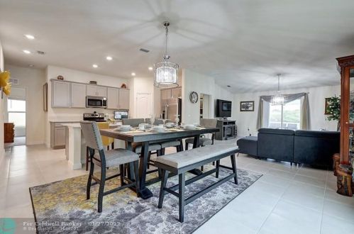 916 Bent Creek Dr, Fort Pierce FL  34947-1330 exterior