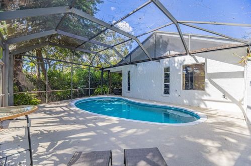 155 Old Tamiami Trl, Naples FL 34110-1170 exterior