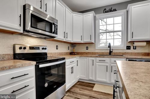 77 Overlook Dr, Hanover PA 17331-9136 exterior