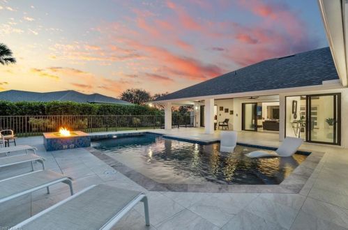 1919 Countess Ct, Naples FL 34110-1005 exterior