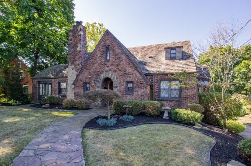 100 Greenboro Ln, Pittsburgh, PA 15220-4043