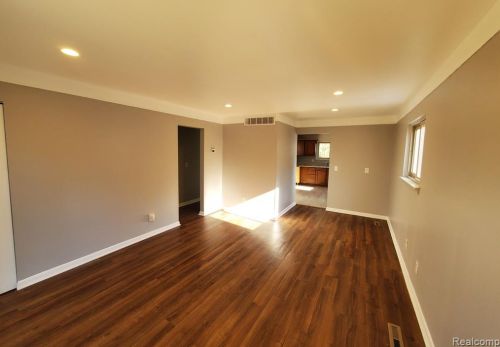 4631 Ziegler St, Dearborn Heights MI  48125-3143 exterior