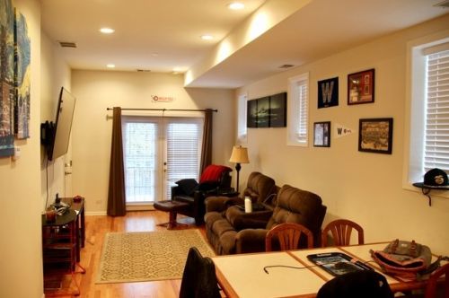 1119 Addison St, Chicago IL 60613-3806 exterior