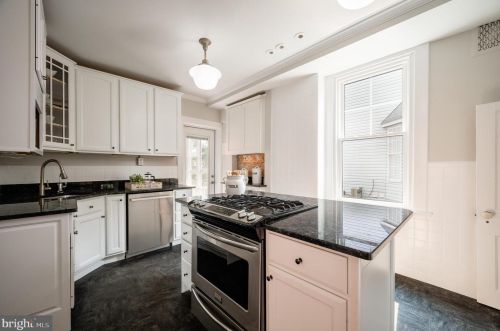 301 Raymond Ave, Alexandria VA 22301-1037 exterior