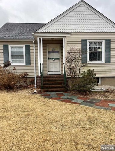 76 Harrison Ave, Hasbrouck Heights, NJ 07604-1004