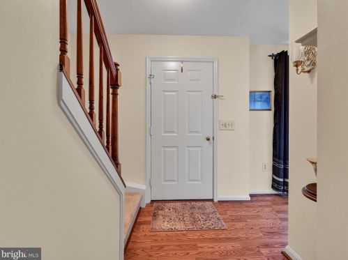 338 Woodcrest Dr, Lancaster, PA 17602-1387