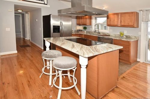 14 Lk St, Ellington CT 06029-3008 exterior