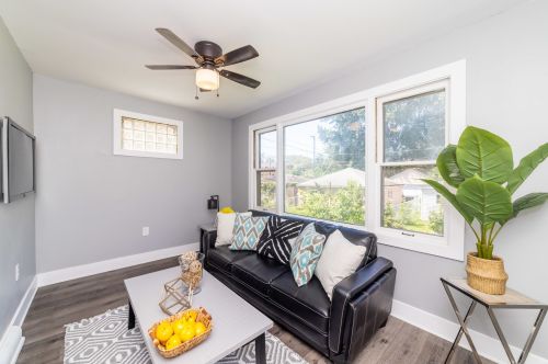 9132 Saginaw Ave, Chicago IL  60617-4150 exterior