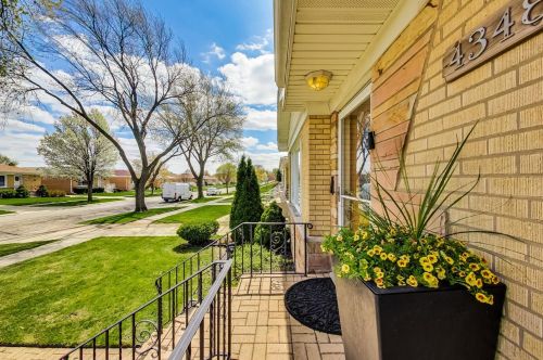 4348 Osceola Ave, Chicago, IL 60706-1149