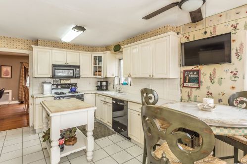 195 Munro Blvd, Valley Stream NY 11581-3439 exterior